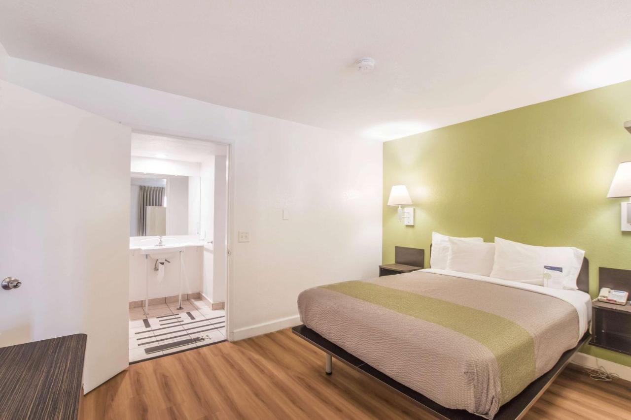 Motel 6 Hemet Εξωτερικό φωτογραφία
