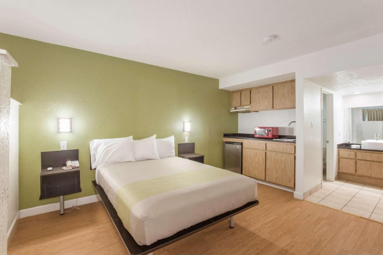 Motel 6 Hemet Εξωτερικό φωτογραφία