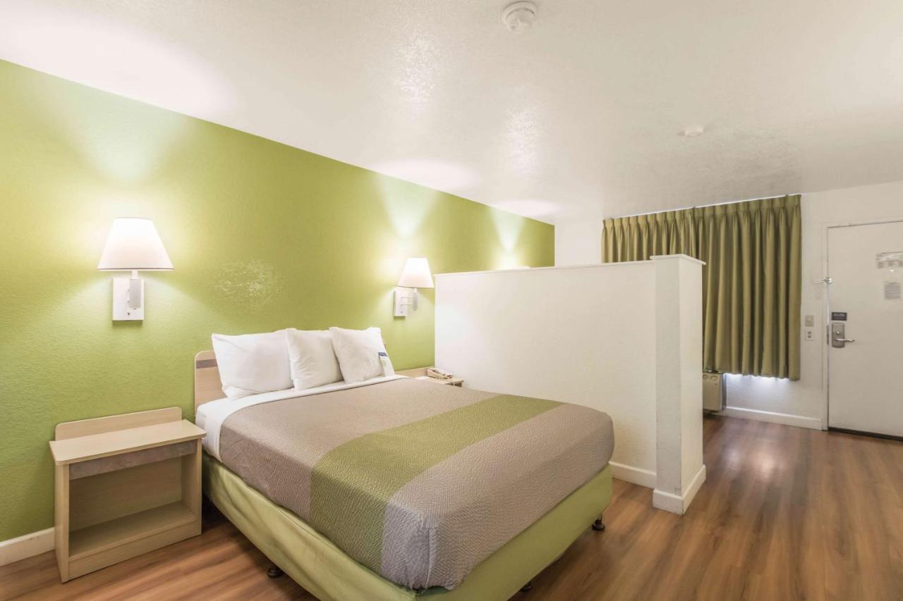 Motel 6 Hemet Εξωτερικό φωτογραφία