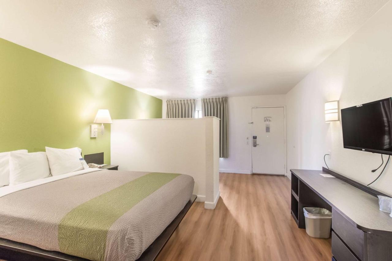 Motel 6 Hemet Εξωτερικό φωτογραφία