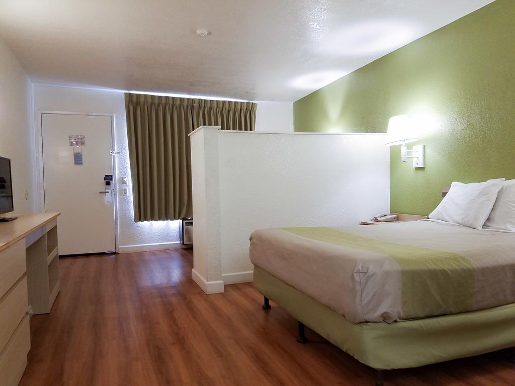 Motel 6 Hemet Εξωτερικό φωτογραφία